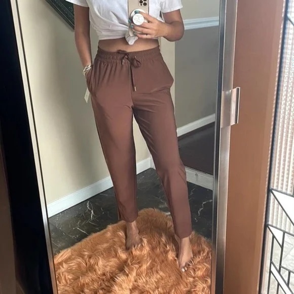 Joie • pull on pants tapered leg brown knit drawstring waist split hem jogger - Picture 2 of 10